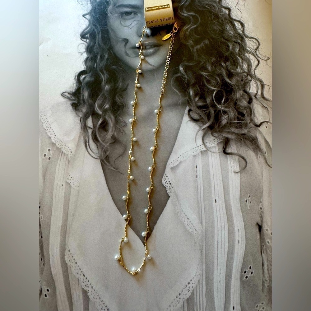 Elegant Gold and Pearl Necklace - Picture 1 of 3